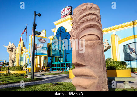 Cocoa Beach Florida, Ron Jon Surf Shop, außen, vorne, Eingang, Skulptur, FL161025060 Stockfoto