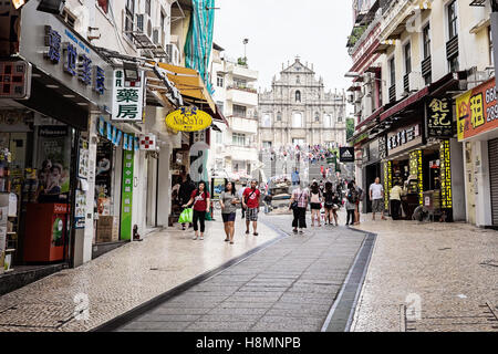 Blick auf die Straße führt bis zu Ruinen von St. Paul, Macao, Macau, China Stockfoto