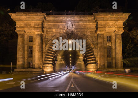 Adam Clark Tunnel unter dem Burgberg. Von hier aus gelangen sie bequem zu Orten in Buda. Stockfoto