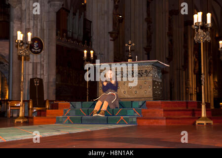 Deutschland, Köln, St. Martinszug vom Kölner Dom zur Kirche Gross Sankt Martin beginnt mit einer Messe in der Kathedrale. Stockfoto