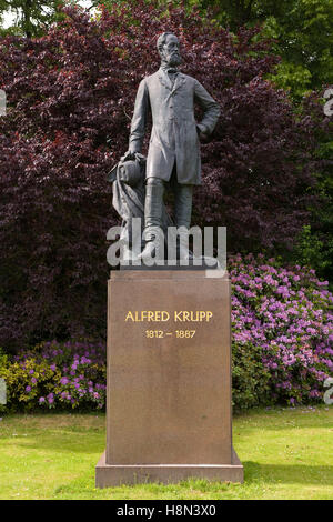 Deutschland, Essen, Statue von Alfred Krupp (1812-1887) in den Park der Villa Huegel, Villa der Industriellenfamilie Krupp.  EUR Stockfoto
