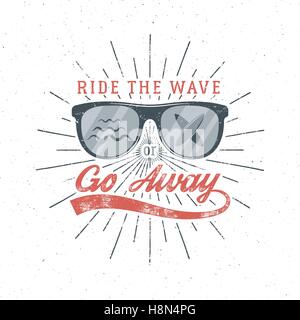 Vintage Surfing Grafiken und Poster für das Web entwerfen oder drucken. Surfer Gläser Emblem Sommer Strand Logo-Design und Typografie zu unterzeichnen - die Welle reiten oder weggehen. Surf-Abzeichen. Surfbrett zu versiegeln, Element. Vektor. Stock Vektor