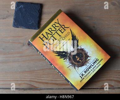 Das neue Buch Harry Potter und das verfluchte Kind besondere Probe Edition Skript Teile eins und zwei Stockfoto
