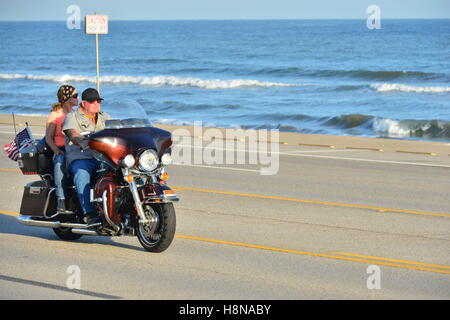 Ein Motorradfahrer in Galveston, Texas, USA Stockfoto