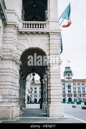 Detail der Regierungspalast und Rathaus Fassade, auf dem Platz der Einheit Italiens in Triest (Piazza Unita d ' Italia) Stockfoto