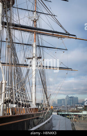 Blick entlang der Steuerbordseite der "Tee-Clipper" Cutty Sark im Trockendock in Greenwich Stockfoto