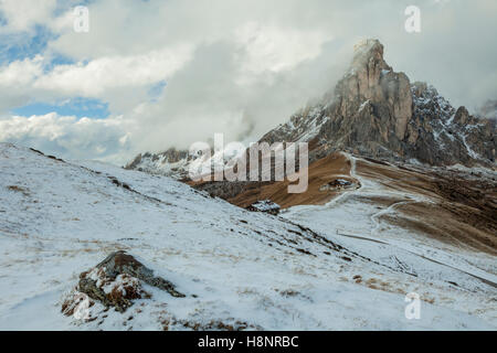 Blizzard am Giau pass, Dolomiten, Italien. Stockfoto