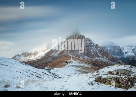 Blizzard am Giau Pass, Dolomiten, Italien. Stockfoto