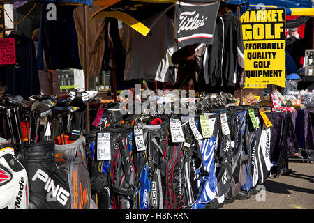 Golf Ausrüstung Stand auf St Albans Markt, St Peters Street, St Albans, Hertfordshire, England, UK Stockfoto