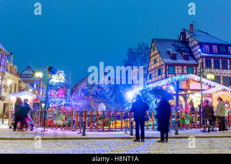 Kinder Kirmes zu Weihnachten. Zierliche Venedig, kleine Venedig Colmar. Haut-Rhin. Das Elsass. Frankreich Stockfoto