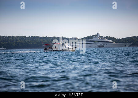 Eclipse mit Meeres-taxi Stockfoto