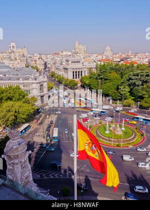 Spanien, Madrid, erhöhten Blick auf die Plaza de Cibeles aus dem Kybele-Palast gesehen. Stockfoto