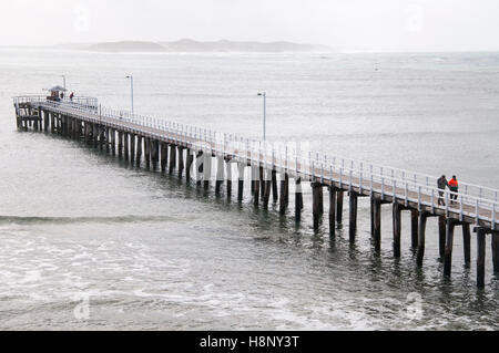 Anlegestelle in Queenscliff, Victoria, erweitern sich in Port Phillip Bay Stockfoto