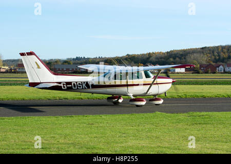 Cessna 172M Skyhawk Wellesbourne Airfield, Warwickshire, UK (G-OSKY) Stockfoto