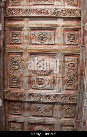 Sulptures und Schnitzereien an der Decke, Nataraja Mandapa, Airavatesvara-Tempel-Komplex, Darasuram, Tamil Nadu, Indien. Stockfoto