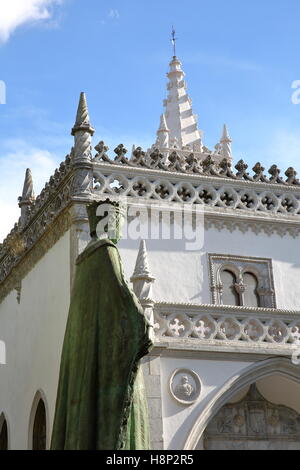 BEJA, PORTUGAL: Das Regionalmuseum und die Statue der Königin Dona Leonor de Avis Stockfoto