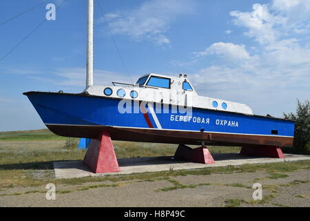 Kriegsschiff zur Beschränkung im Freilichtmuseum. Übersetzung der Inschrift: Coast Guard. Stockfoto