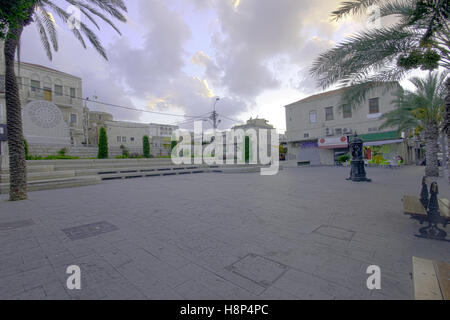 Paris-Platz, einer der wichtigsten kommerziellen Plätzen im Zentrum von Haifa, Israel Stockfoto