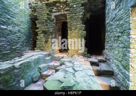 Großbritannien, England, Yorkshire, Wensleydale, Middleham Castle - das Innere des Middleham Castle befindet sich in der kleinen Stadt Middleham innerhalb Stockfoto