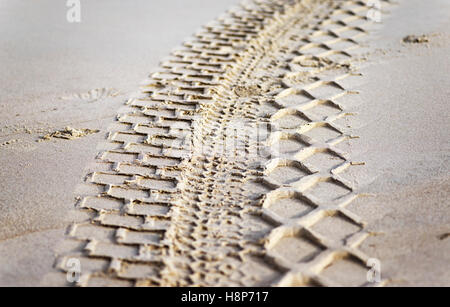 Reifenspuren im sand Stockfoto