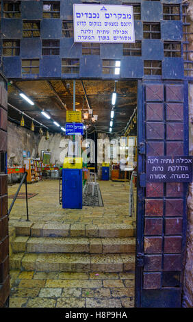 HAIFA, ISRAEL - 29. September 2016: Blick auf die Höhle des Elija, mit gebeten, in Haifa, Israel Stockfoto