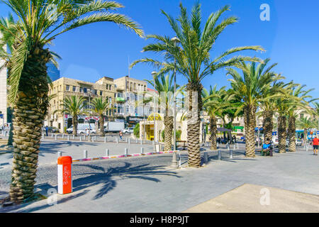 HAIFA, ISRAEL - 21. Juli 2015: Szene von Paris Square, und seine (Karmelit) u-Bahnstation, mit einheimischen und Besucher. Es ist eines der t Stockfoto