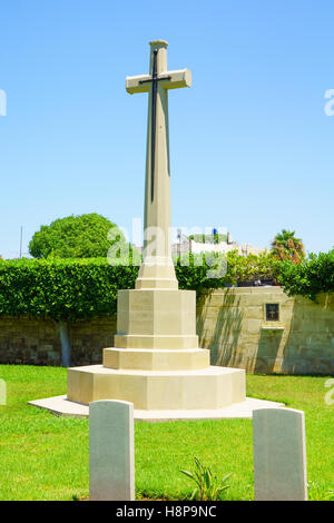 HAIFA, ISRAEL - 21. Juli 2015: Ein Denkmal für britische Soldaten, die während der britischen Mandatszeit (1918-1948), in der Innenstadt von Haif gestorben Stockfoto