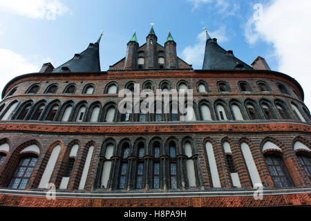 Holstentor ist, Holstentor, das Stadttor, die Kennzeichnung der westlichen Eingang zur Altstadt von Lübeck. Stockfoto