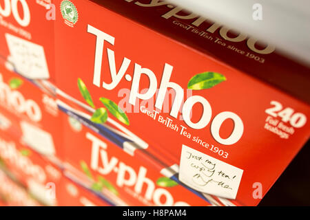 in einem britischen Supermarkt speichern Sie Typhoo Tee Stockfoto