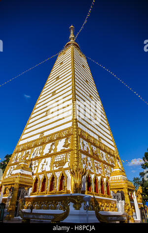 Ubon Ratchathani, Thailand - 1. Januar 2016: Thailändischer Kunst in Pagode am Phrathat Nong Bua Tempel in Ubon Ratchathani, Thailand auf J Stockfoto