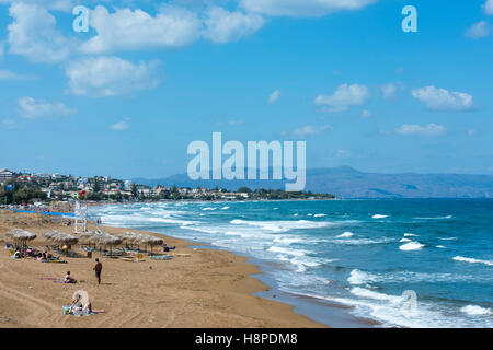 Griechenland, Kreta, Chania, Blick Über Den Strand von Kato Stalos Nach Agia Marina Stockfoto