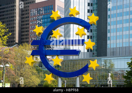 Euro-Zeichen in Frankfurt Am Main, Deutschland. Frankfurt ist die größte Stadt in der Deutschland Stockfoto