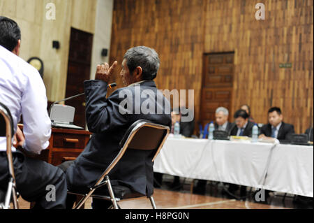 Zeuge Santiago Perez gibt sein Zeugnis in der obersten RIos Montts Völkermord-Prozess in Guatemala-Stadt März 2013. Stockfoto