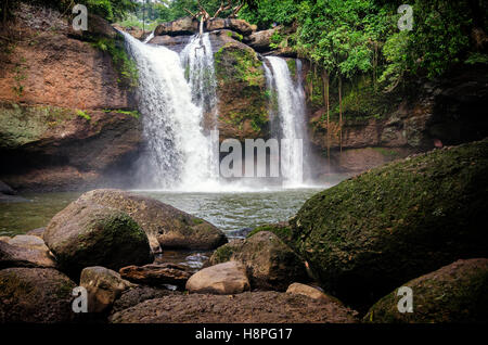 Heo Suwat Wasserfall im Khao Yai Nationalpark Thailand Stockfoto