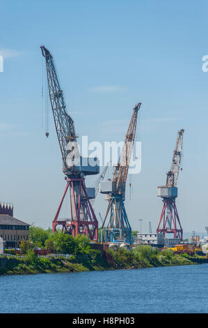 Krane auf der Werft Govan Werft auf der Südseite des Flusses Clyde Glasgow Stockfoto