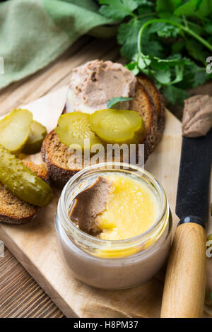 Huhn Leber Pastete im Glas Stockfoto