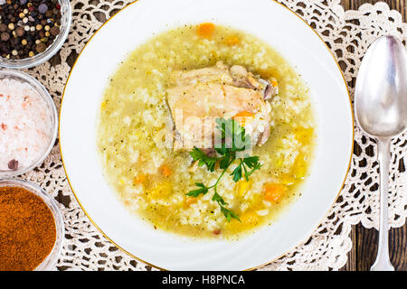 Hühnersuppe mit Reis und Gemüse Stockfoto