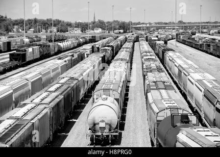 Eisenbahn-Güterwagen in Galesburg Hof, Illinois, USA Stockfoto