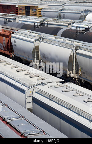 Güterwagen im Rangierbahnhof Galesburg, Illinois, USA Stockfoto