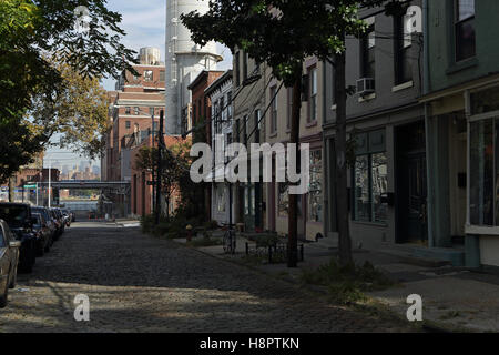 Alte Häuser an der Hudson Street in Vinegar Hill, Brooklyn, New York Stockfoto