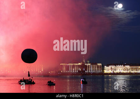 Feuerwerk in St. Petersburg, Festival in Petersburg, weiße Nächte, Russland Stockfoto