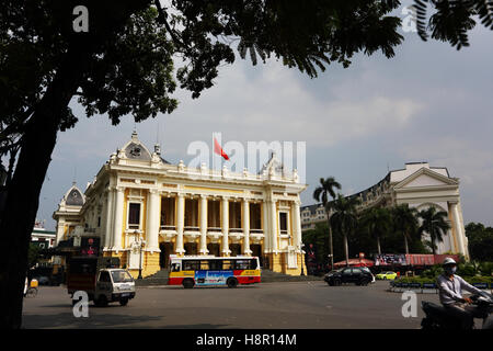 Nha Hut Lon Ha Noi ist das Opernhaus im Zentrum von Hanoi, Vietnam. Stockfoto