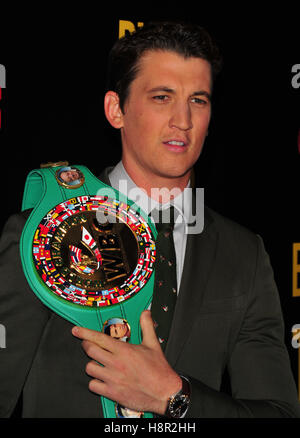 New York, USA. 14. November 2016.: Miles Teller besucht als Open Road mit Herren Fitness Host die Premiere von "Bleed For This" auf AMC Lincoln Square Theater am 14. November 2016 in New York City. Bildnachweis: MediaPunch Inc/Alamy Live-Nachrichten Stockfoto