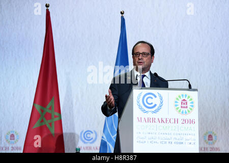 Marrakesch, Marokko. 15. November 2016. Französische Präsident Francois Hollande spricht bei der Eröffnung des gemeinsamen High-Level-Segment der 22. Konferenz der Parteien des Rahmenübereinkommens der Vereinten Nationen über Klimaänderungen (COP22) und der 12. Konferenz der Parteien des Kyoto-Protokolls (CMP12) in Marrakesch, Marokko, am 15. November 2016. Die gemeinsame hochrangigen Segment des COP22 und CMP12 hier geöffnet Dienstag. Bildnachweis: Zhao Dingzhe/Xinhua/Alamy Live-Nachrichten Stockfoto