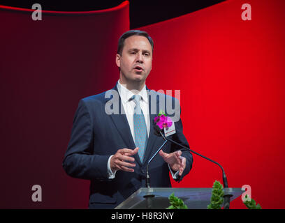 Sydney, Australien. 15. November 2016. Australischen Handel, Tourismus und Investitionen Minister Steven Ciobo spricht auf dem Bankett in Sydney, Australien, 15. November 2016. Der China Chamber Of Commerce in Australien markiert ein Jahrzehnt bauen Geschäftsbeziehungen zwischen den beiden Ländern mit einem Festmahl am Dienstagabend in Sydney, die die wachsende Bedeutung des bilateralen Handels Ruhrgebietler und Investitionen. © Zhu Hongye/Xinhua/Alamy Live-Nachrichten Stockfoto