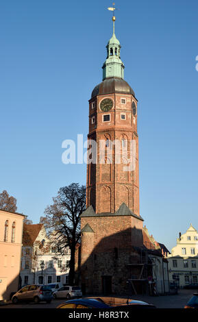 Luckau, Deutschland. 14. November 2016. Der Hausmannsturm Tower in der alten Stadt Luckau in Deutschland, 14. November 2016. Arbeitenden Gruppe "Städte mit einer Historicak Innenstadt" des Landes Brandenburg hat das Gebäude der ehemaligen Schreinerei und Möbel Firma Wilhelm Paternoster Denkmal des Monats ernannt. Foto: Bernd Settnik/Dpa/Alamy Live News Stockfoto