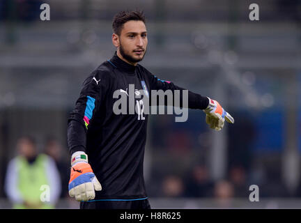 Mailand, Italien. 15. November 2016. Gianluigi Donnarumma Italien Gesten während das internationale Freundschaftsspiel zwischen Italien und Deutschland. Bildnachweis: Nicolò Campo/Alamy Live-Nachrichten Stockfoto