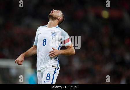 London, UK. 15. November 2016. Jordan Henderson von England reagiert während der internationalen Freundschaftsspiel gegen Spanien im Wembley-Stadion in London, England am 15. November 2016. Das Spiel endete 2: 2-Unentschieden. Bildnachweis: Han Yan/Xinhua/Alamy Live-Nachrichten Stockfoto