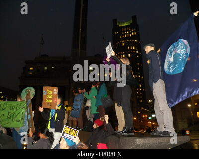 New York, USA. 15. November 2016. Stehende Rock-Unterstützung-Demo in New York.  NYC-Aufruf zum Handeln: Wir stehen mit Standing Rock Credit: Mark Apollo/Alamy Live-Nachrichten Stockfoto