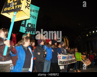 New York, USA. 15. November 2016. Stehende Rock-Unterstützung-Demo in New York.  NYC-Aufruf zum Handeln: Wir stehen mit Standing Rock Credit: Mark Apollo/Alamy Live-Nachrichten Stockfoto